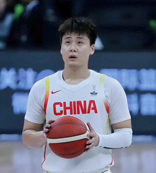 开云体育-手握3个CBA冠军，如今是男篮队长，弟弟小他22岁，5岁就走篮球路